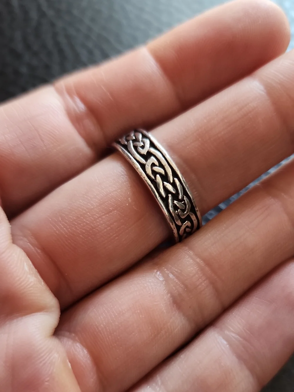 Sterling Silver Celtic Knot Pattern Ring- Size 8.75